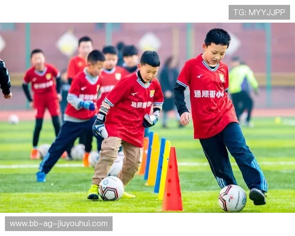 探究足球社区文化在凝聚球迷情感与塑造城市认同中的多重价值作用 探究足球社区文化在凝聚球迷情感与塑造城市认同中的多重价值作用